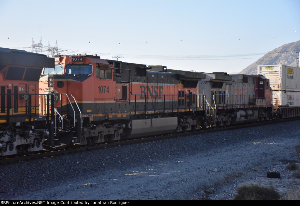 BNSF 1074